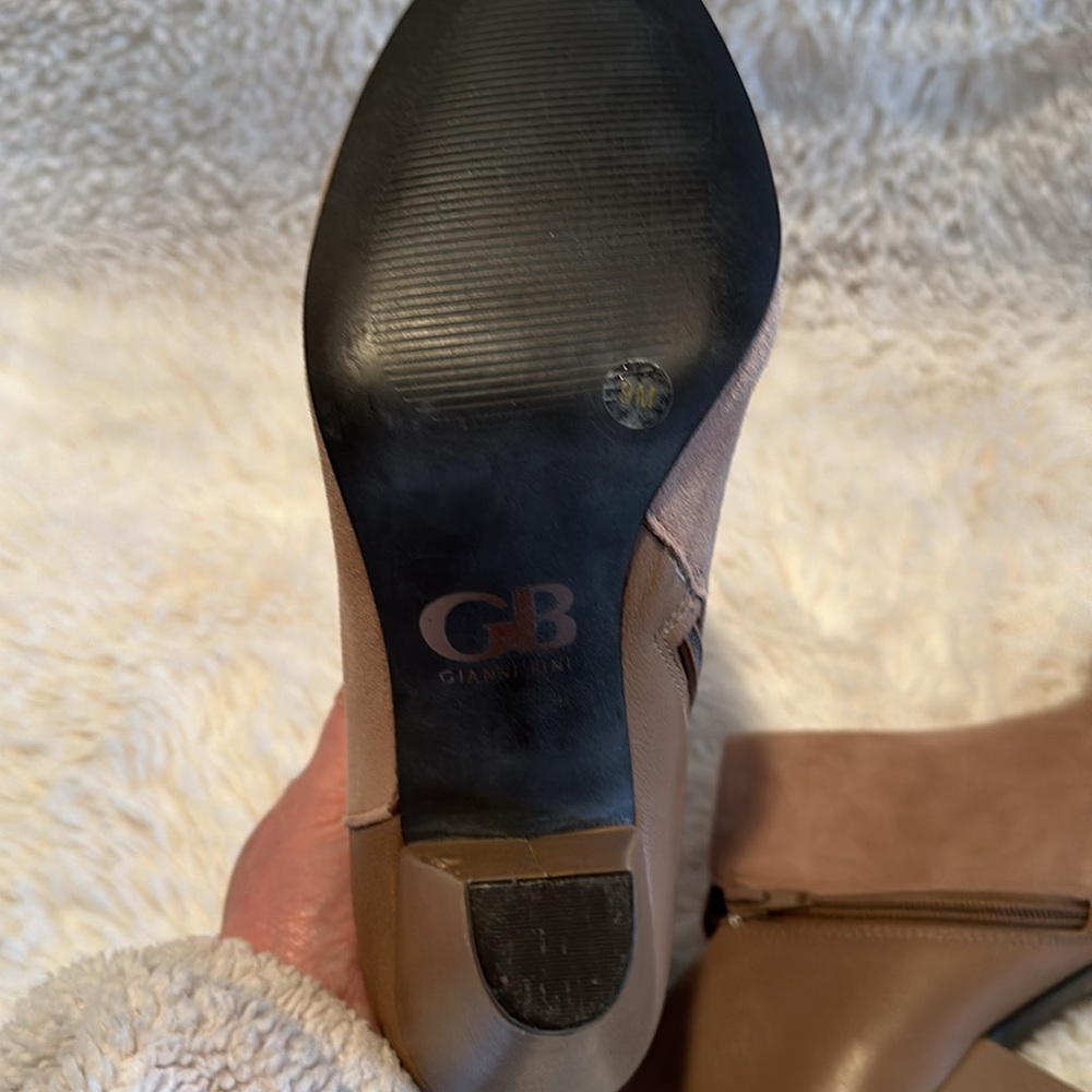 Gianni Bini ankle boots. Suede and leather. Size 9. Never worn. - Picture 10 of 10